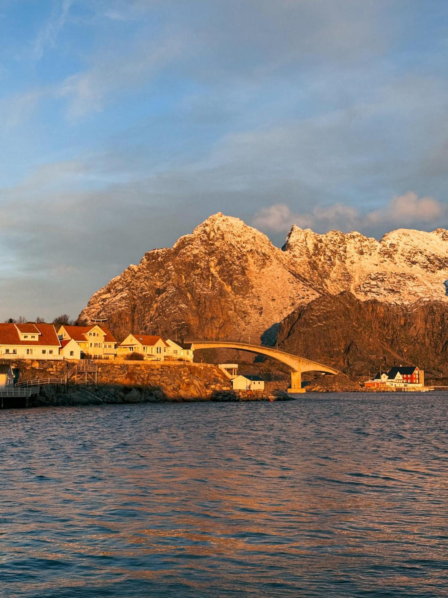 Finnholmen Brygge Henningsvær Exterior foto
