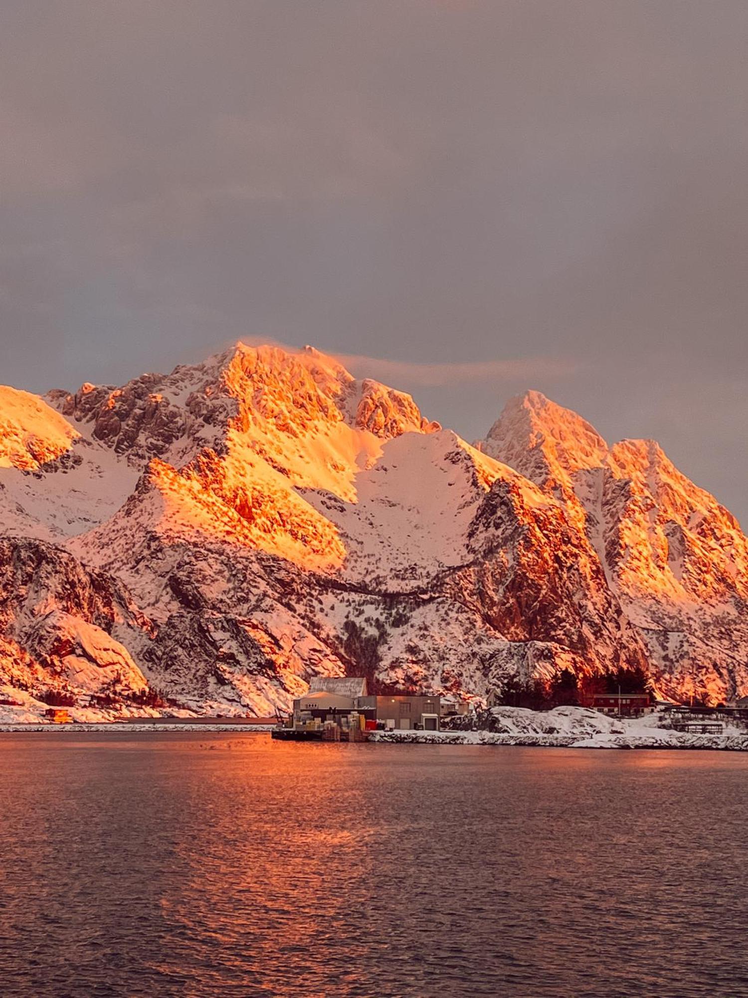 Finnholmen Brygge Henningsvær Exterior foto